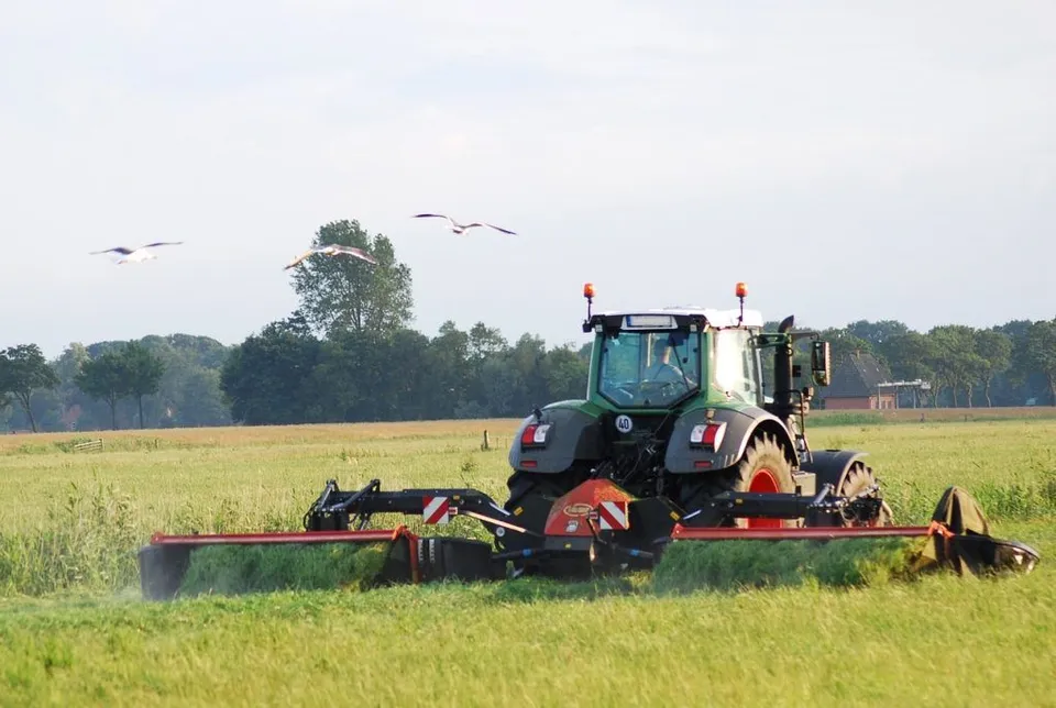 Agricultural equipment and fertilizer